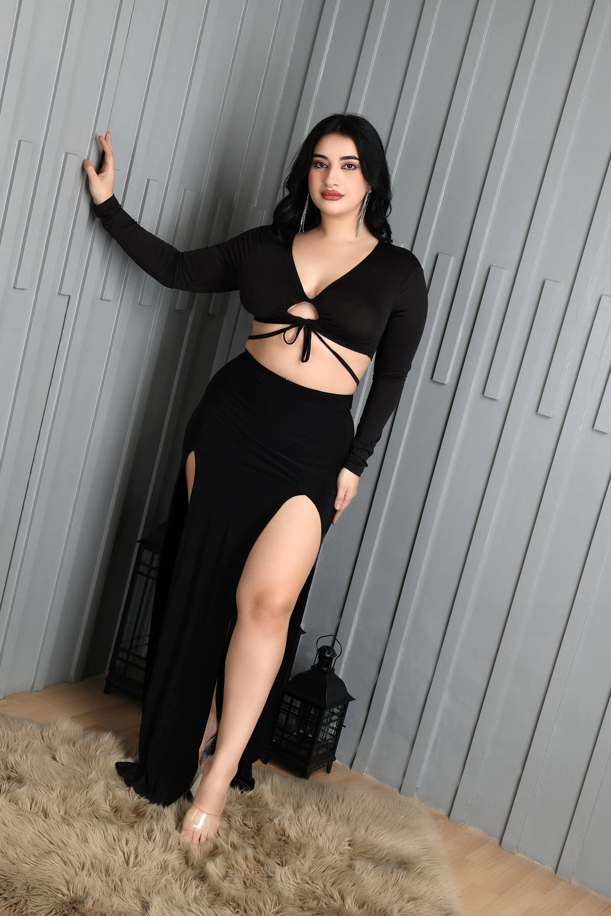 Black Solid Cutout Set with Slits