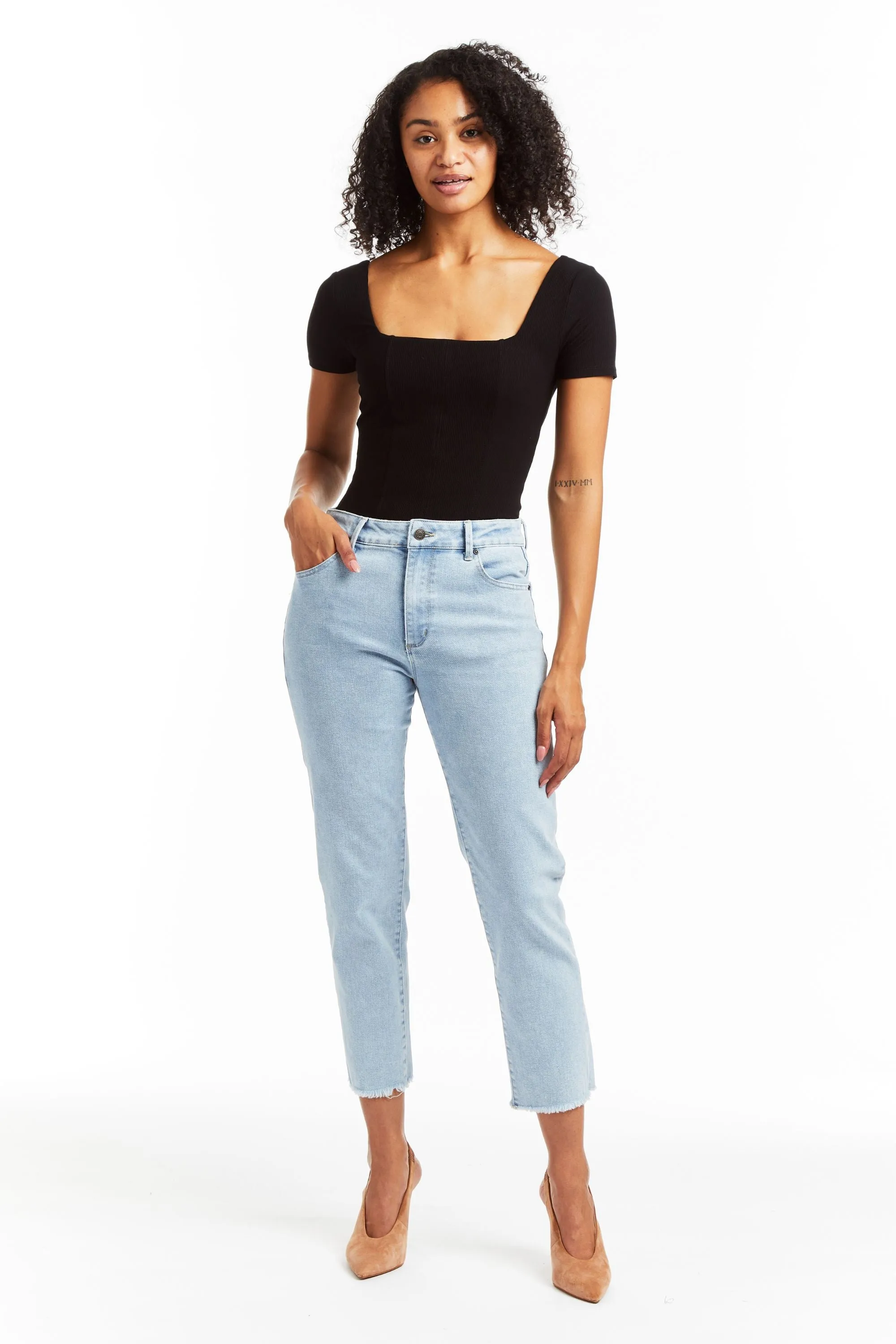 High Rise Cropped Slim Straight With Fray Hem